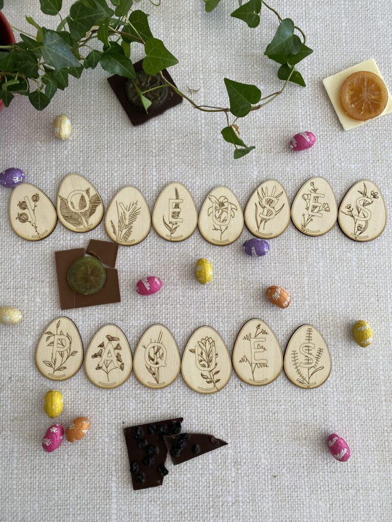 oeufs de Pâques en bois