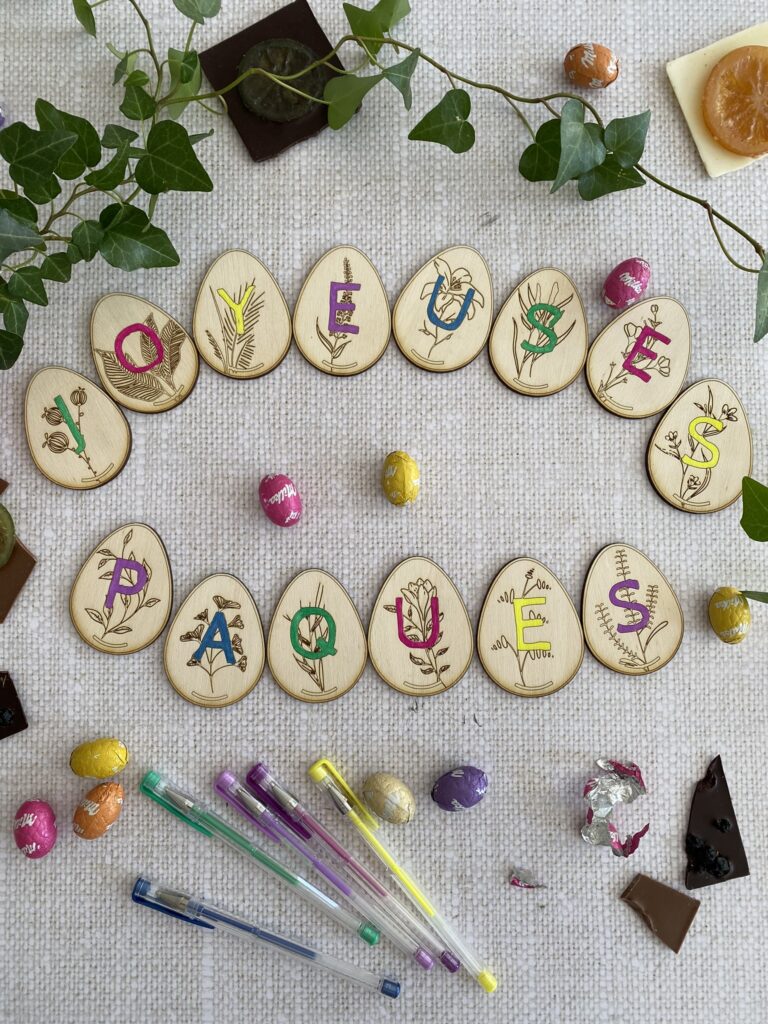 oeufs de Pâques en bois