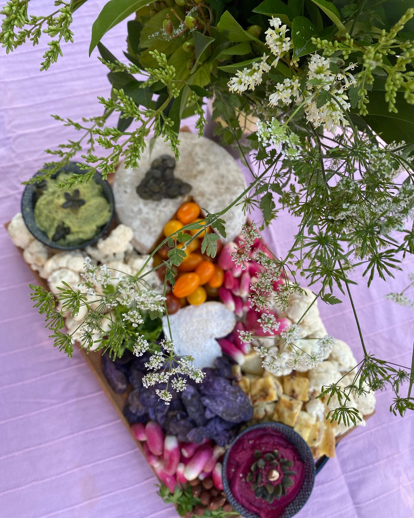 Mon ressenti philosophique sur la fête des mères 1 maternité et liberté : plateau apéro pour la fête des mères
