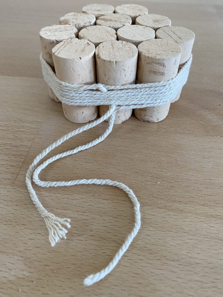 Faire un porte savon écolo à partir de bouchons 4 IMG 5829