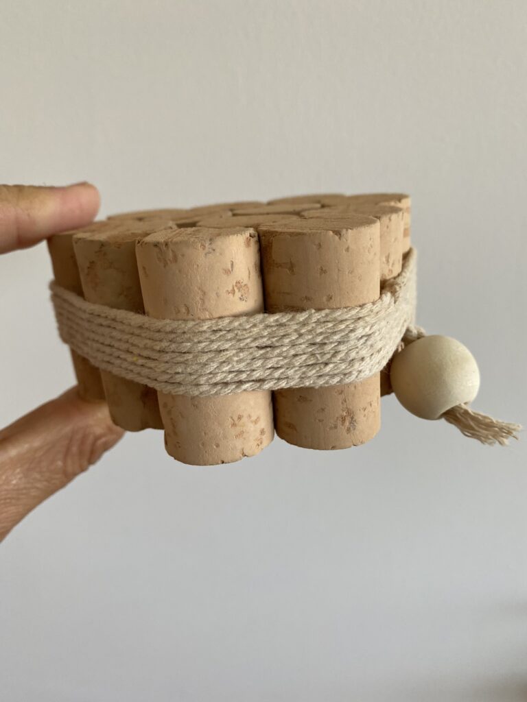 Faire un porte savon écolo à partir de bouchons 5 porte savon en liège