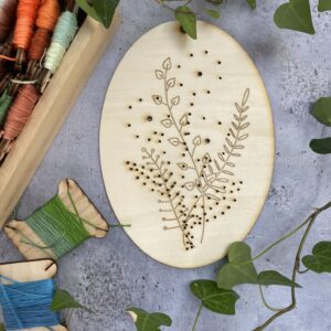 broderie en bois paquerette
