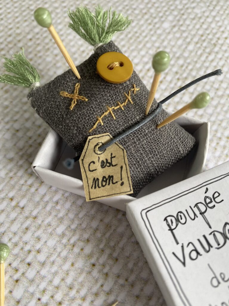 Une poupée vaudoo de poche pour consoler en poésie 8 mini poupée vaudou ou poupée vaudoo de poche