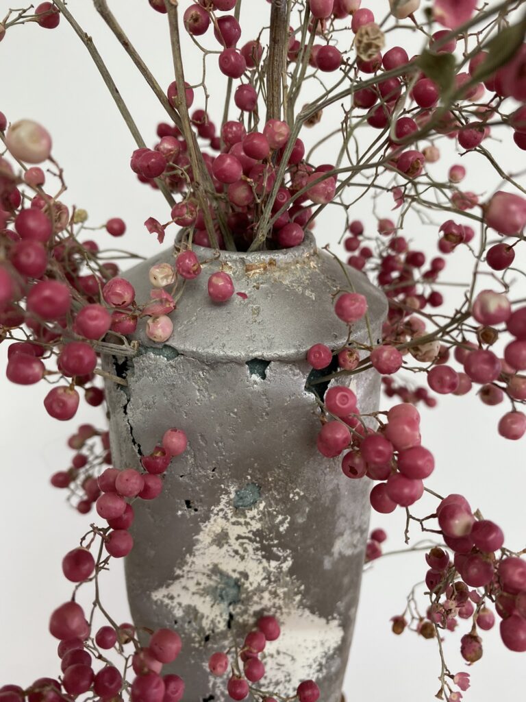 vase aérosol : seconde vie d'une ancienne bombe de peinture transformée en vase