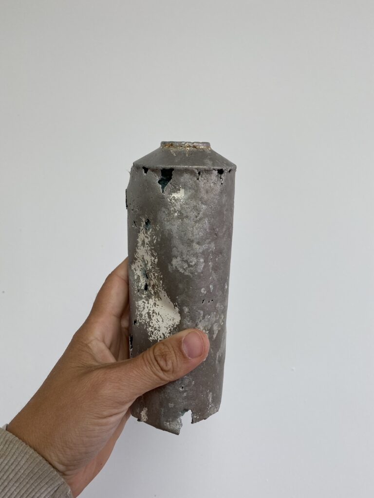 Détourner une bombe de peinture en vase poétique 3 vieille bombe de peinture