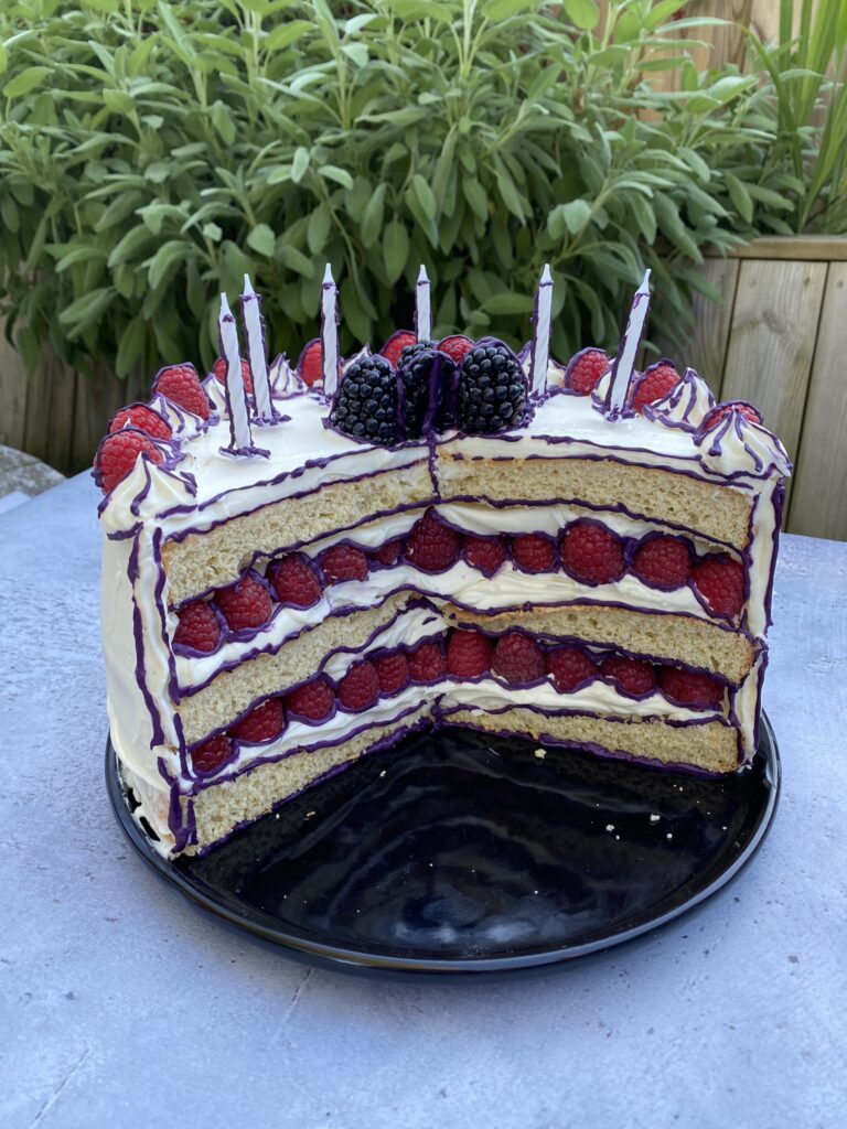 gâteau 2D ou 2D comic cake : un gâteau noir et blanc qui ressemble à un dessin