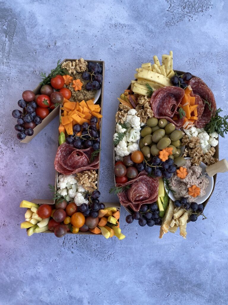 Un number cake salé pour l'apéritif 6 plateau apéro numéro ou number cake salé ou planche apéro anniversaire 10 ans