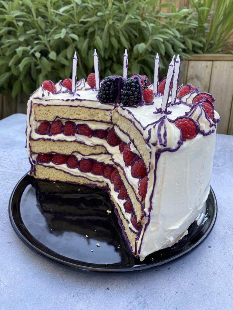 gâteau 2D ou 2D comic cake : un gâteau noir et blanc qui ressemble à un dessin