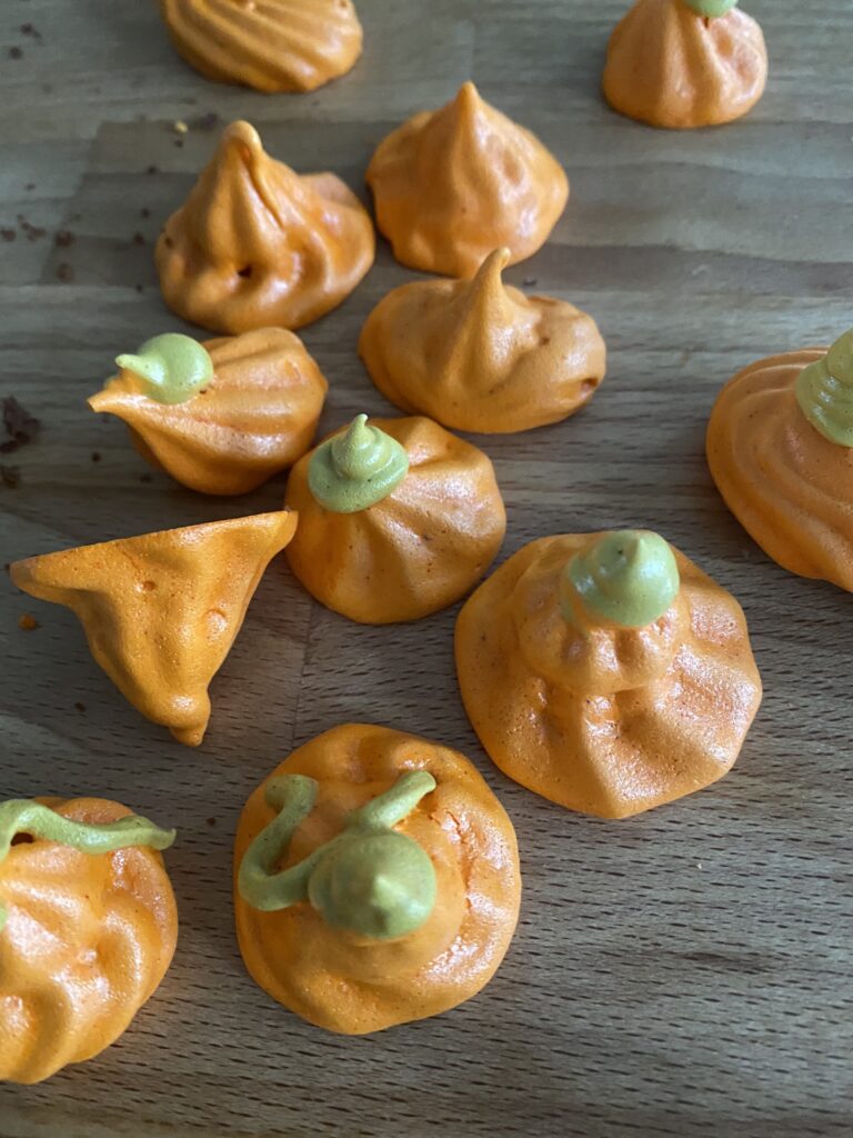 Gâteau au chocolat pour Halloween : bon et facile 10 citrouille en meringue