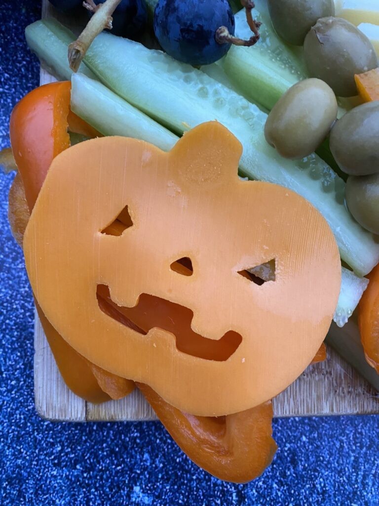 3 idées de planches apéro pour Halloween 6 citrouille fromage mimolette