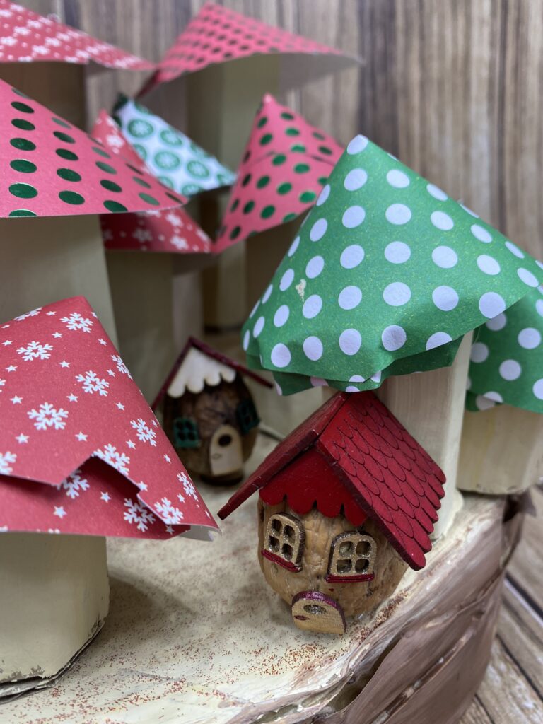 Calendrier village de champignons 7 Calendrier de l'avent champignon fait à partir de papier et de carton