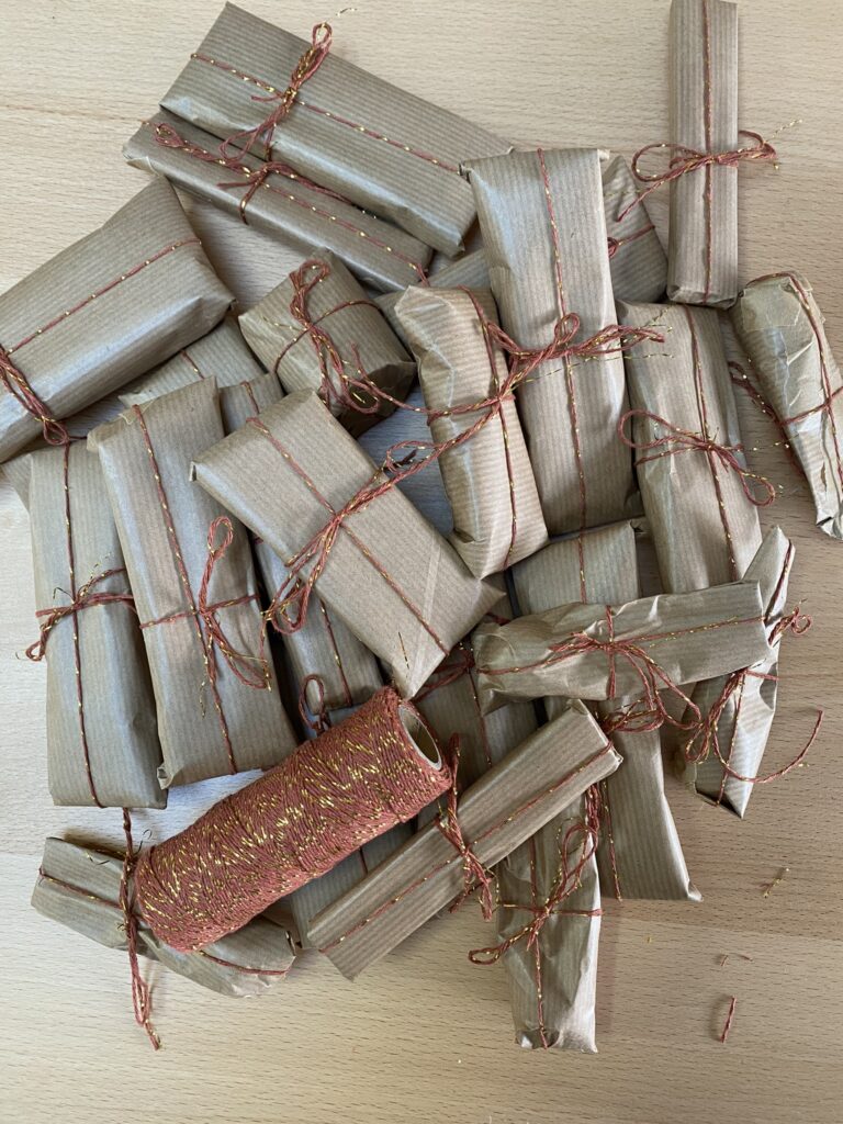 Les jouets jouent au père Noël pour le calendrier 10 IMG 3352