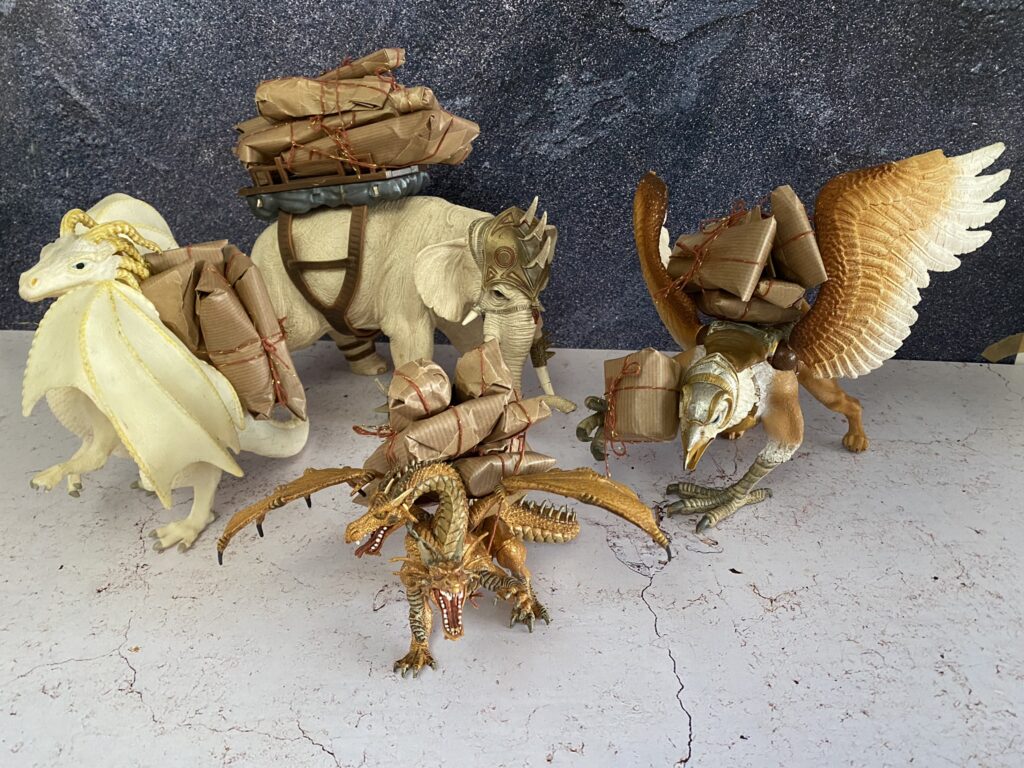 Les jouets jouent au père Noël pour le calendrier 14 calendrier de l'avent dragon