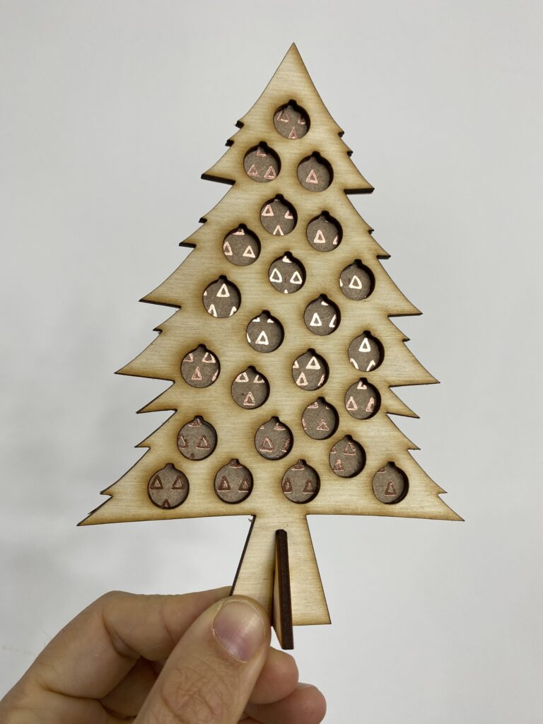 Mini calendrier de l'avent sapin en bois : surprise n°1 6 IMG 3485