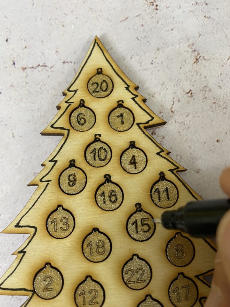 Mini calendrier de l'avent sapin en bois : surprise n°1 7 IMG 3489