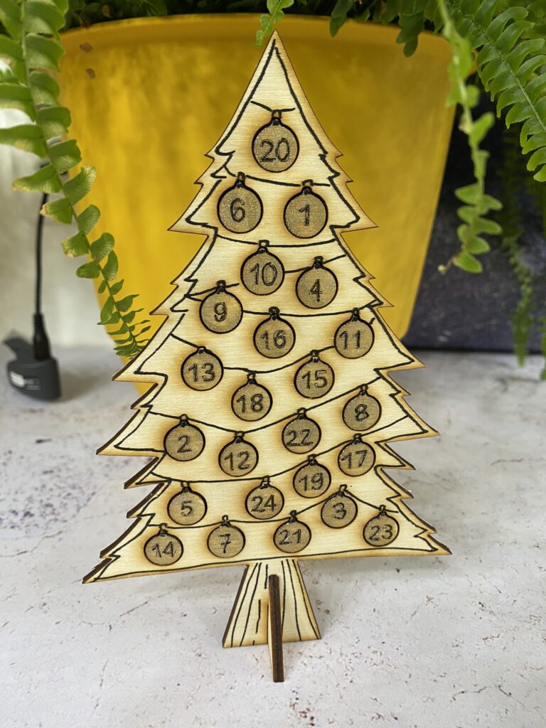 mini calendrier sapin en bois