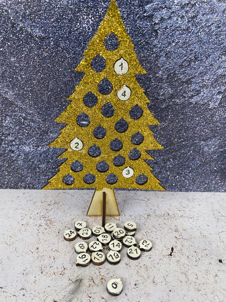 Mini calendrier de l'avent sapin en bois : surprise n°1 13 mini calendrier de l'avent sapin