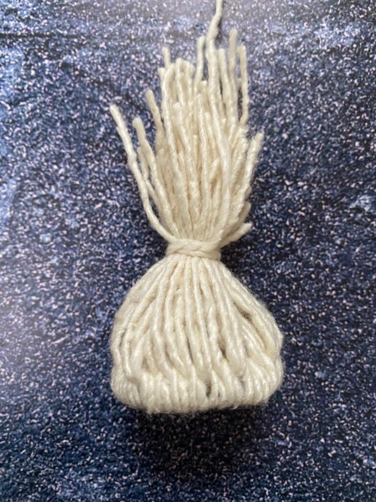 Lutin pompon : la surprise n°2 du calendrier 9 tuto facile mini bonnet en laine, une super activité pour les enfants