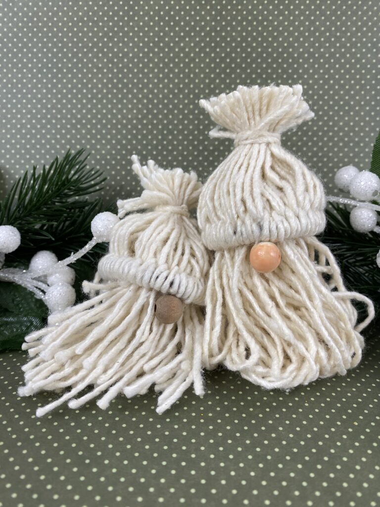 Lutin pompon : la surprise n°2 du calendrier 22 tuto lutin en laine ou lutin pompon