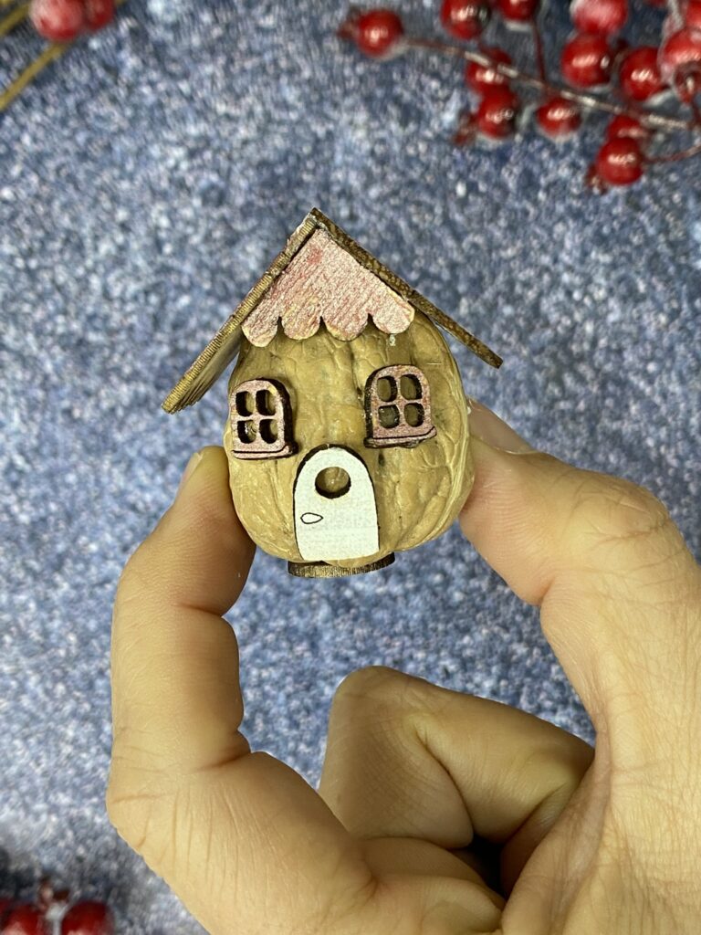 transformer une noix en maison miniature