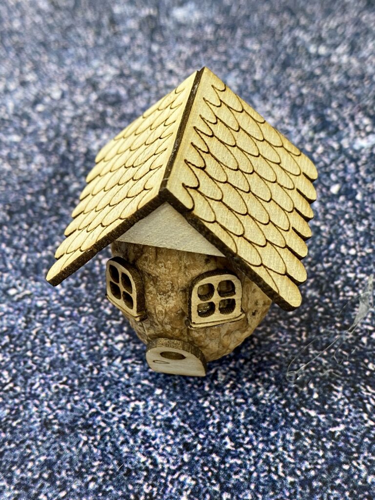 transformer une noix en maison miniature