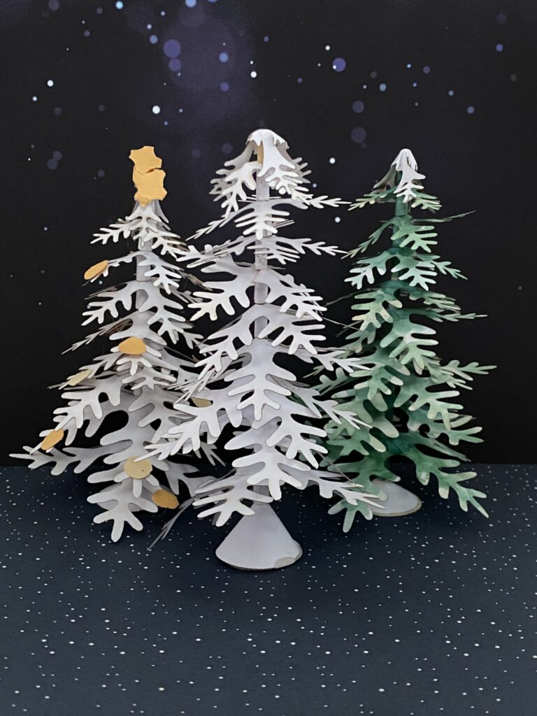 La version papier du sapin : surprise n°7 17 3 sapins en papier à monter soi-même