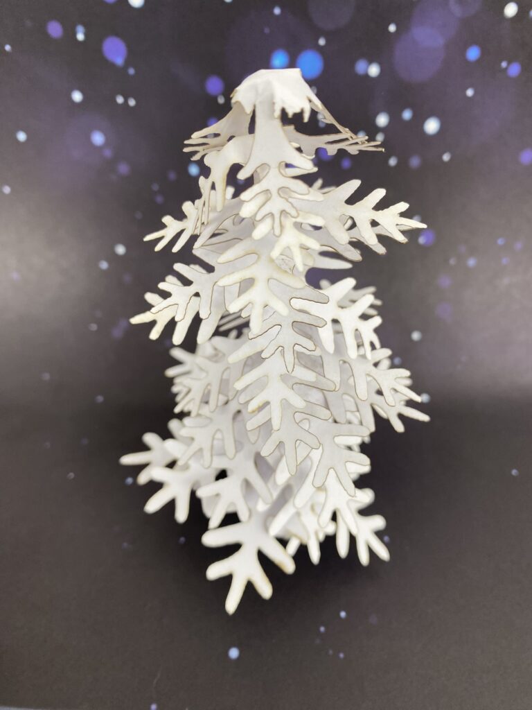 La version papier du sapin : surprise n°7 11 sapin en papier blanc