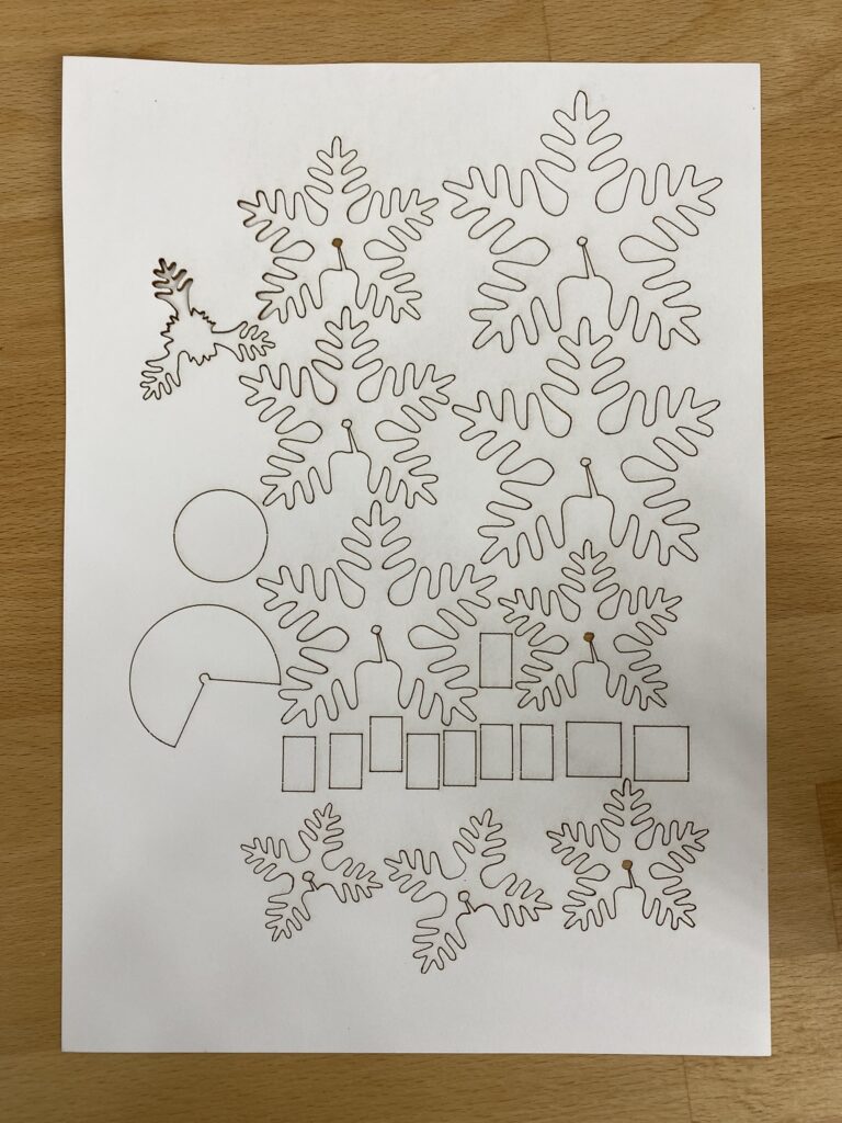 La version papier du sapin : surprise n°7 1 sapin en papier à découper