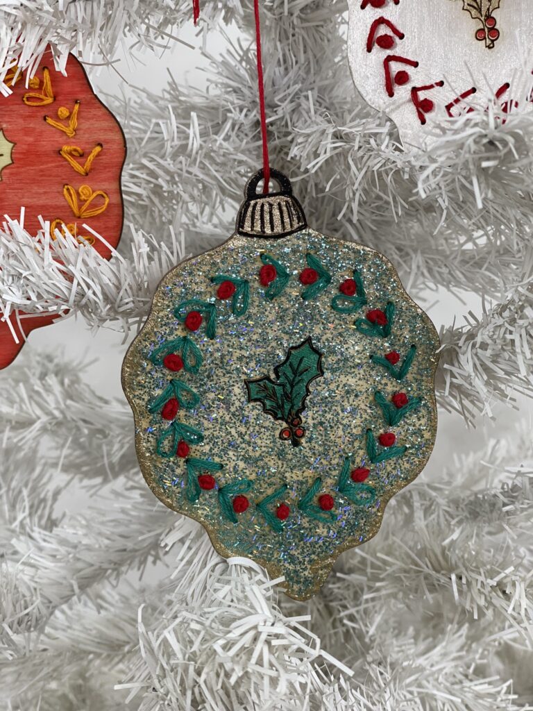 Broder du bois pour décorer le sapin : surprise n°5 ! 9 ornement en bois a broder sapin vert