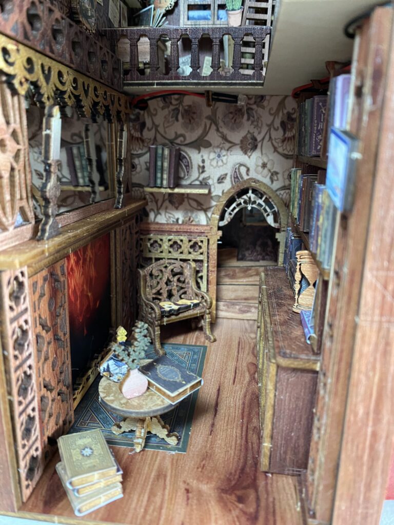 Maquette cachée dans un livre de bibliothèque 12 tuto pour construire un book nook bibliothèque en kit