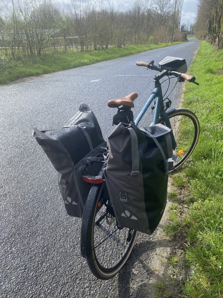 200km et 3 jours de vélo solo, mes conseils 2 Conseil sacoche vélo pour la pluie et le voyage