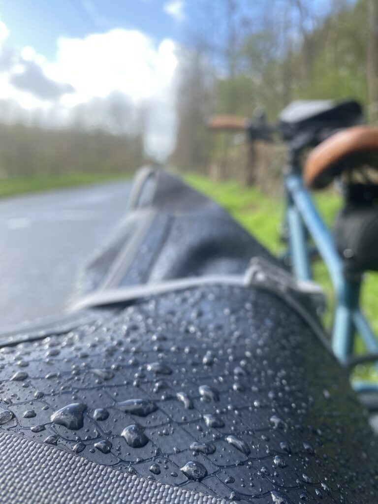 200km et 3 jours de vélo solo, mes conseils 3 Conseil sacoche vélo pour la pluie et le voyage