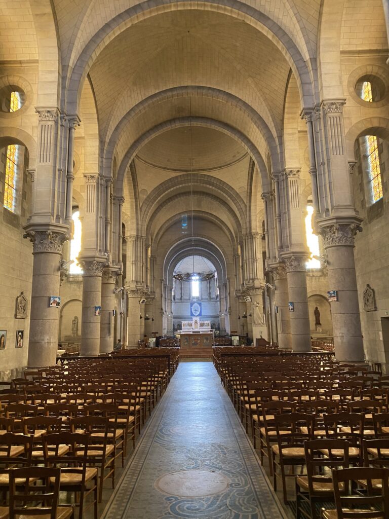 200km et 3 jours de vélo solo, mes conseils 44 église Saint-Étienne à briare