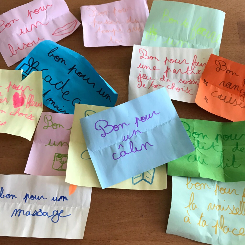La fête des mères : mes cadeaux, impressions et réflexions 5 bons cadeaux ouverts remplis d'idées de toute sortes