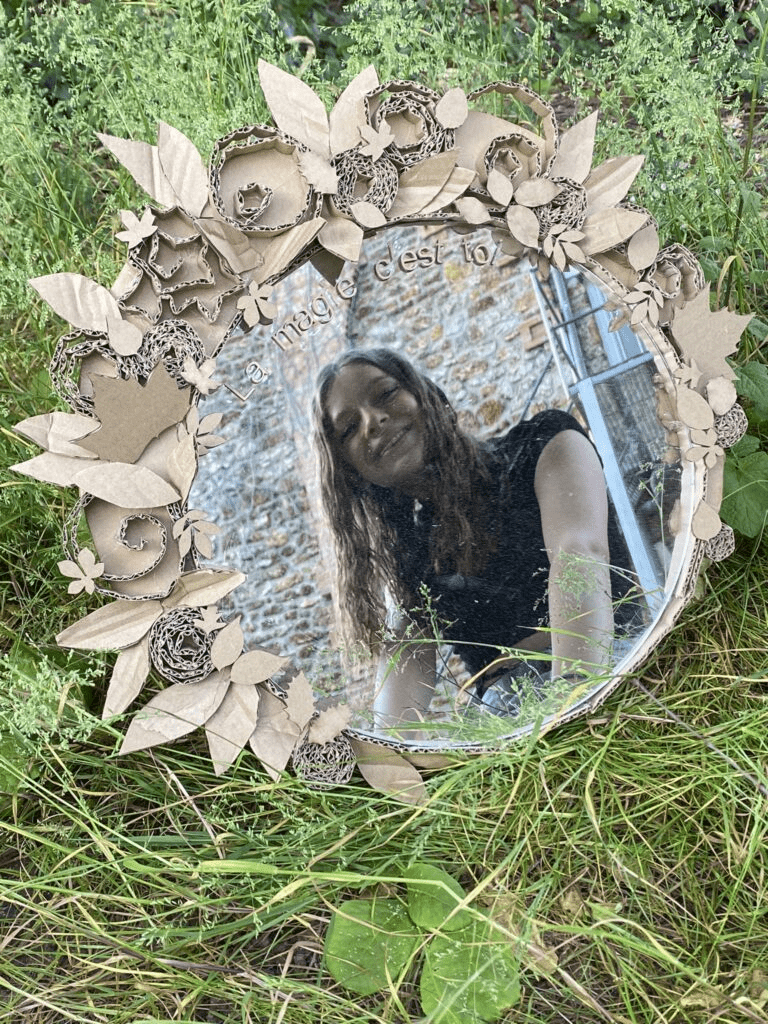 Idée de cadeau pour nos professeurs adorées 2 Miroir en carton créatif et jolie fille dedans