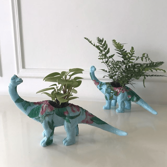 Plantes et jardineuse en folie : Cache-pots seins 2 dinosaures plante