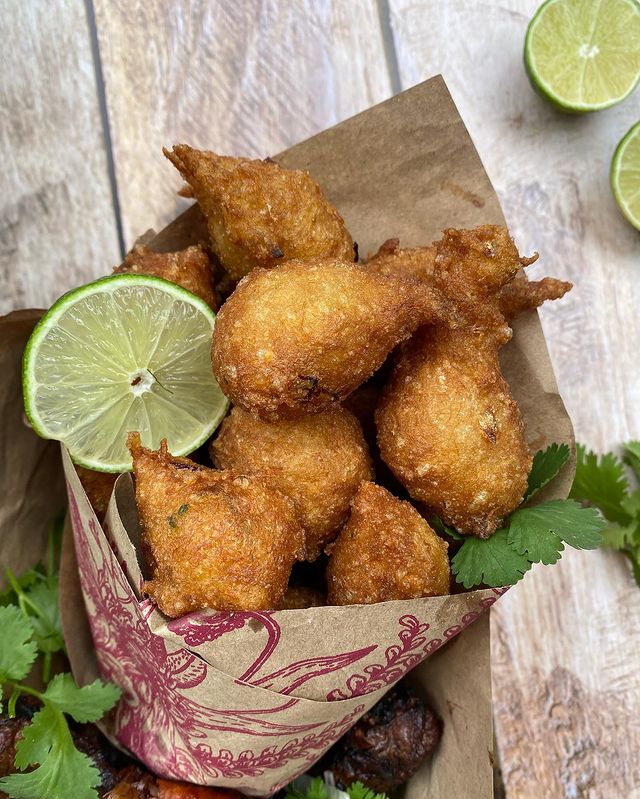 Cheffe Maëlle nous prépare un magnifique plat 3 street food faite maison accras et citron Ciloubidouille