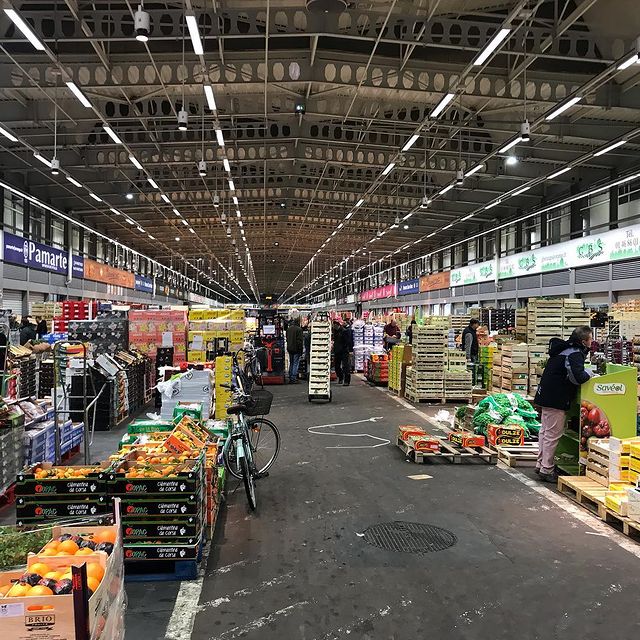 Le marché de Rungis : Un immense lieu de consommation 1 Marche de Rungis legumes n3