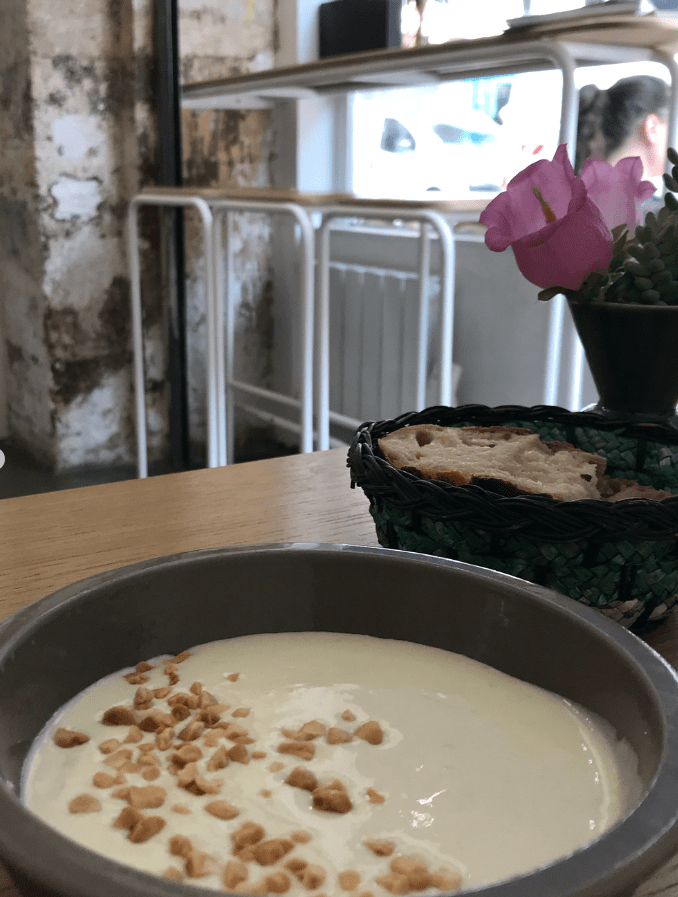 Désirée Fleuriste & Restaurant: Gastronomie et Fleurs de Saison 2 soupe de pomme de terre et cacahuètes