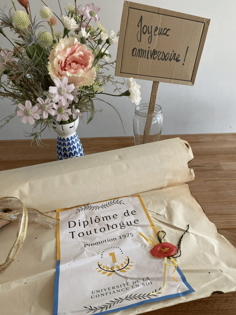 Cadeau surprise DIY : diplôme en carton