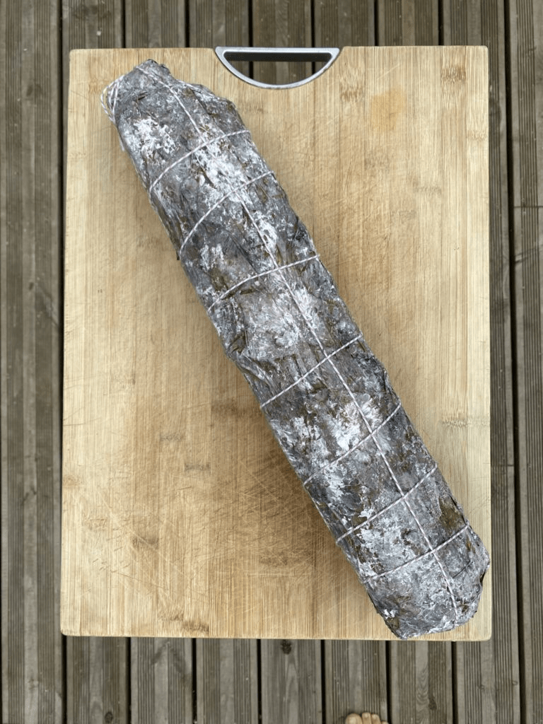 Super récap : 60 idées de cadeaux surprise DIY attentionnés 10 Cadeau surprise DIY : saucisson en carton