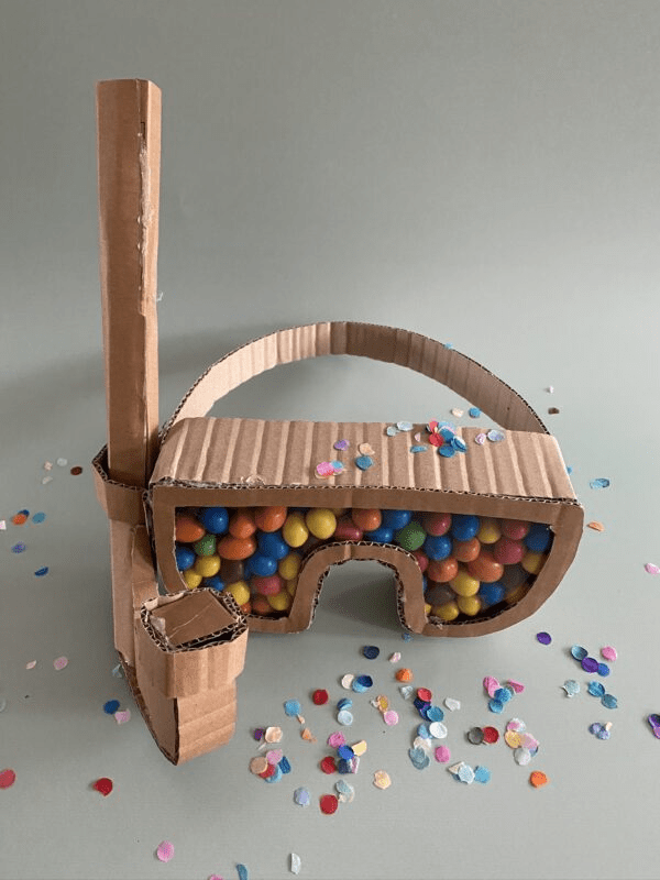 Super récap : 60 idées de cadeaux surprise DIY attentionnés 23 Cadeau surprise DIY : masque de plongée en carton