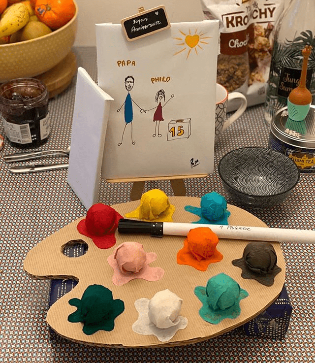 Super récap : 60 idées de cadeaux surprise DIY attentionnés 24 Cadeau surprise DIY : palette de peintre pinata