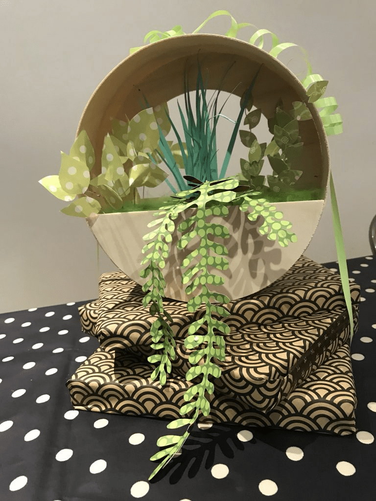 Super récap : 60 idées de cadeaux surprise DIY attentionnés 41 Cadeau surprise DIY : fausses plantes murales pour décorer