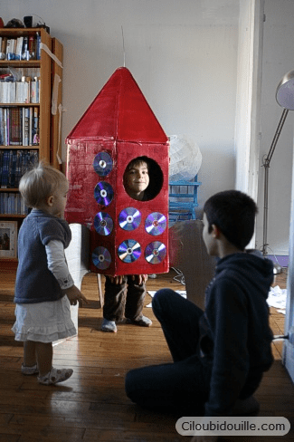 Cadeau surprise DIY : fusée en carton