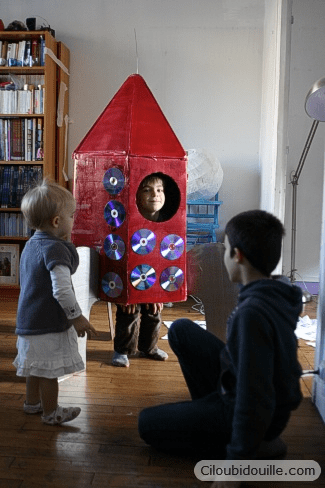 Super récap : 60 idées de cadeaux surprise DIY attentionnés 52 Cadeau surprise DIY : fusée en carton