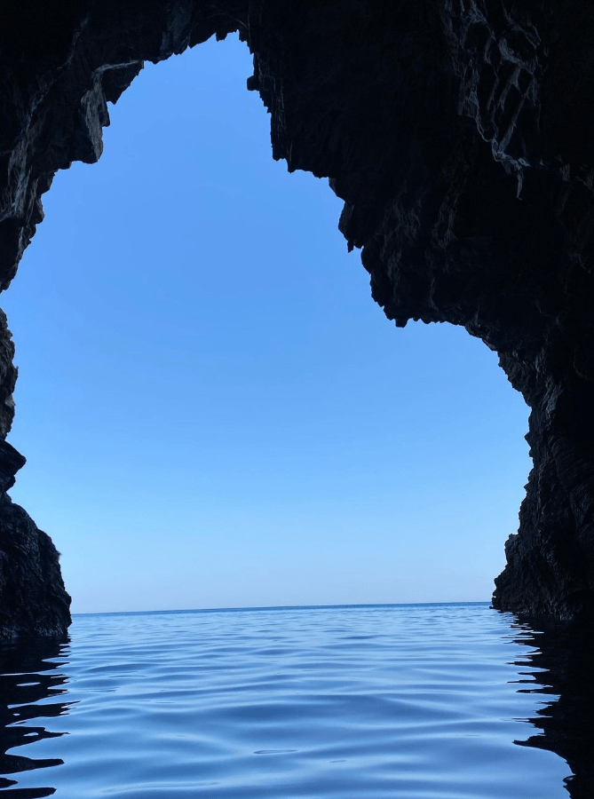 Mon voyage dans les nombreuses îles grecques 9 grotte marine de Amorgos