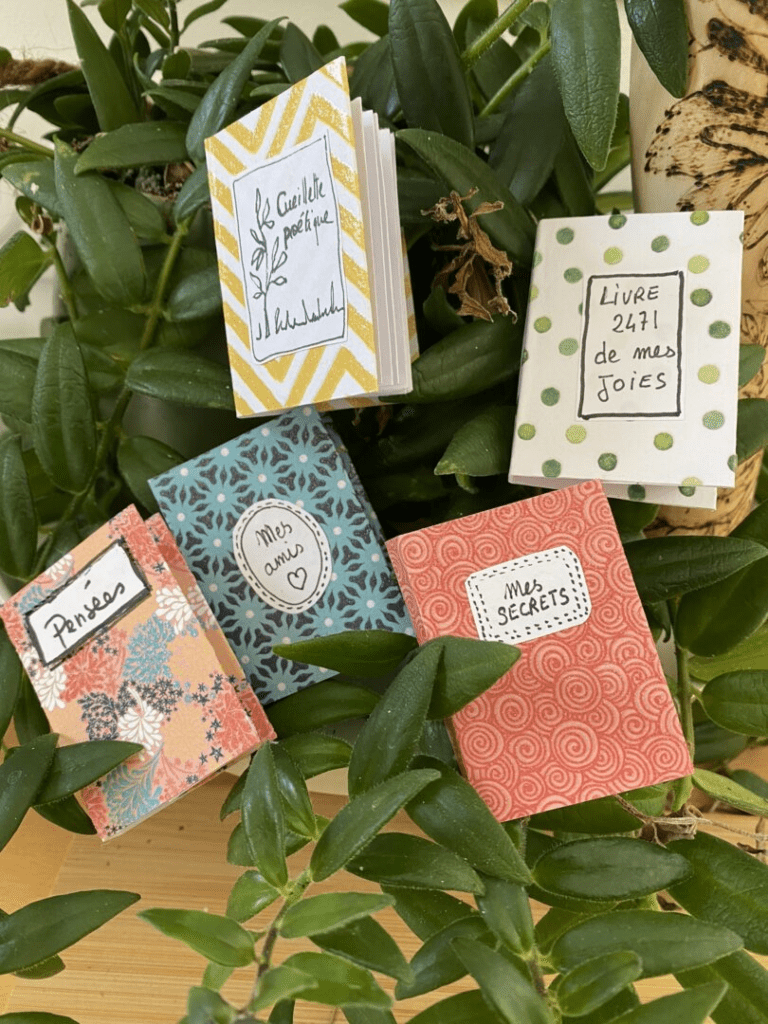 Tuto créatif : idée originale de cabane miniature en 4 étapes 9 plusieurs mini livres fabriqués maison