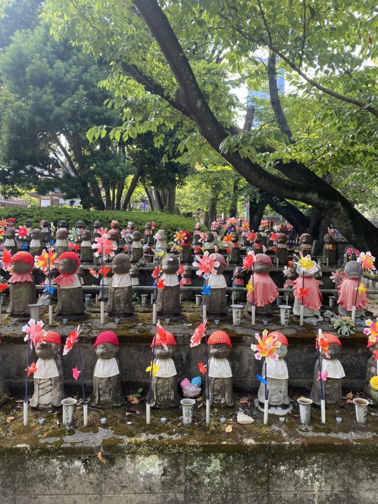 Trois jours à Tokyo en famille 126 temple zojo-ji à tokyo et son sanctuaire Jizo