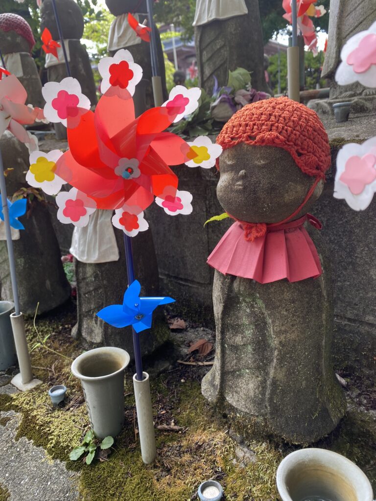 Trois jours à Tokyo en famille 128 temple zojo-ji à tokyo et son sanctuaire Jizo